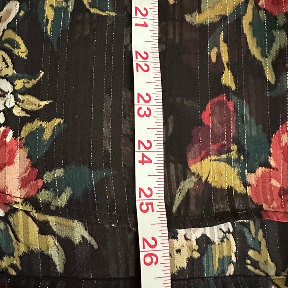 Maurices Women Long Sleeve Hi-Lo Black Gold Specks Red Floral Top Size M EUC - Picture 10 of 11